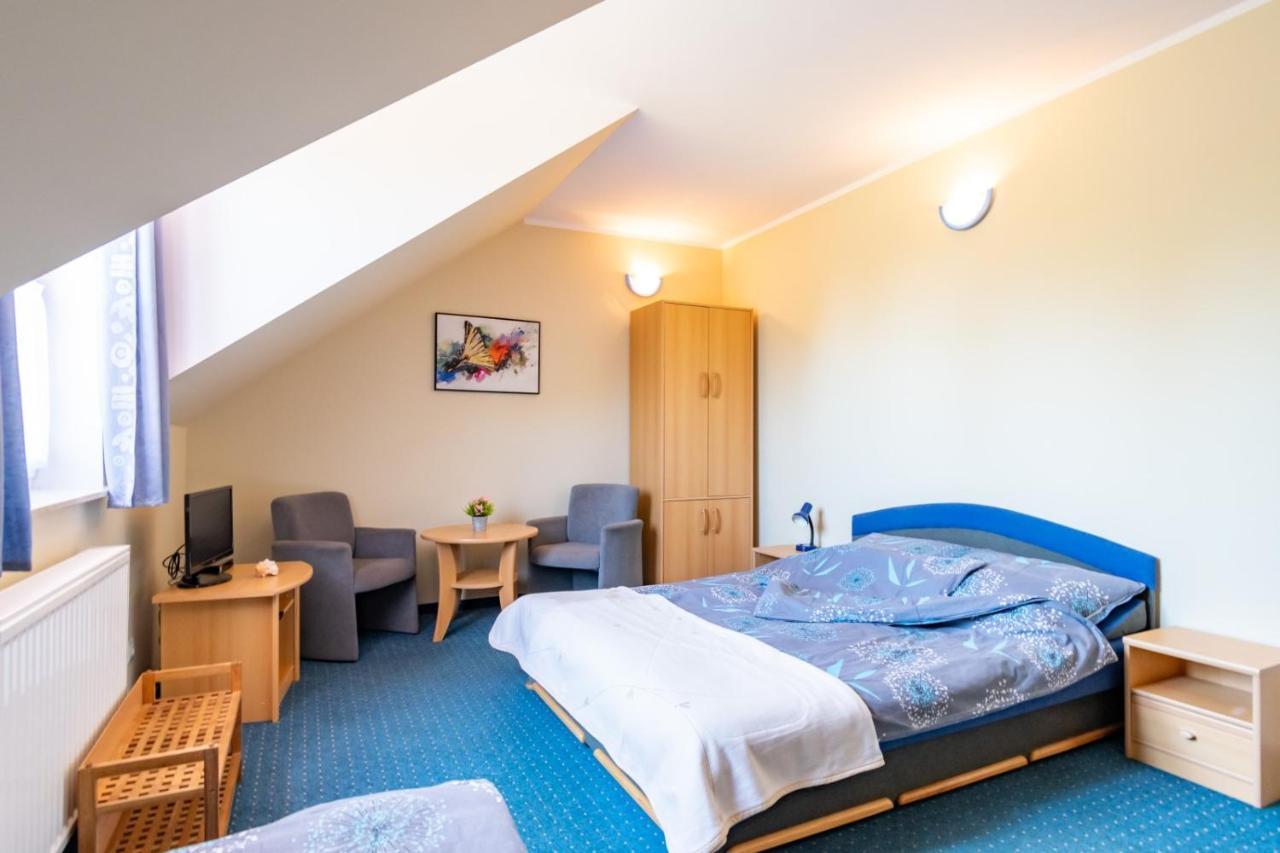 Hotel Pod Platanem Rowy  Esterno foto
