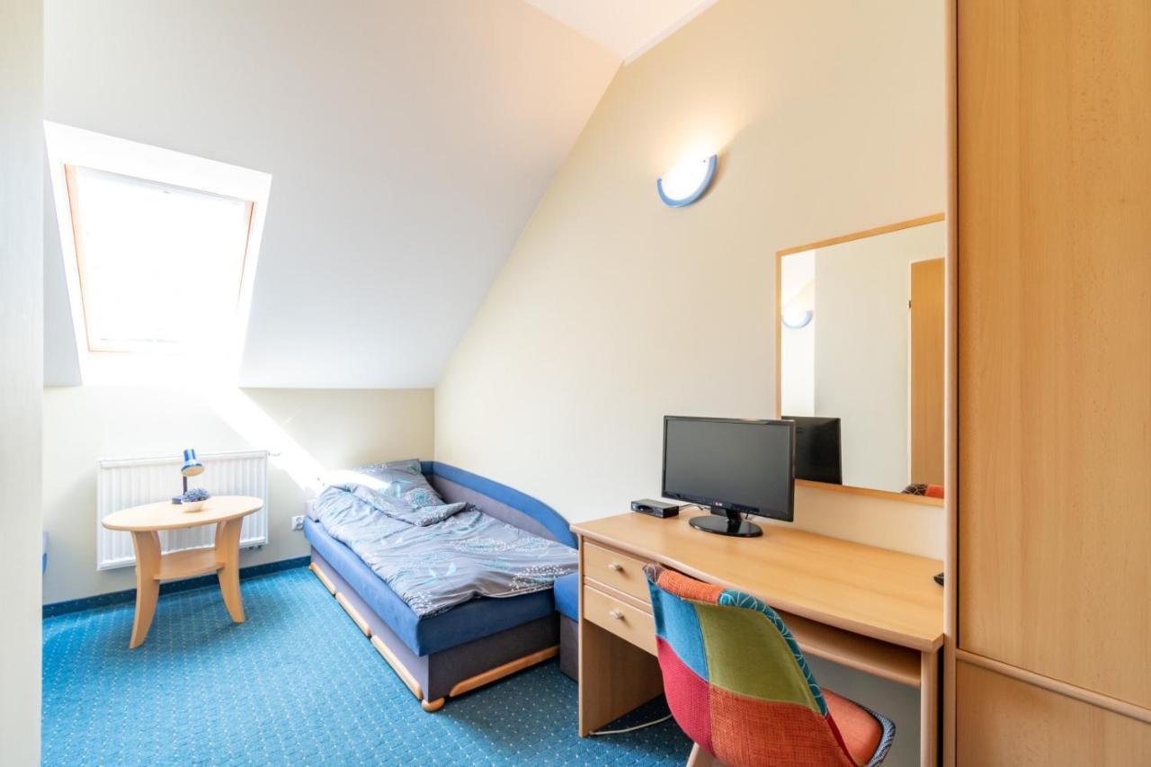 Hotel Pod Platanem Rowy  Esterno foto