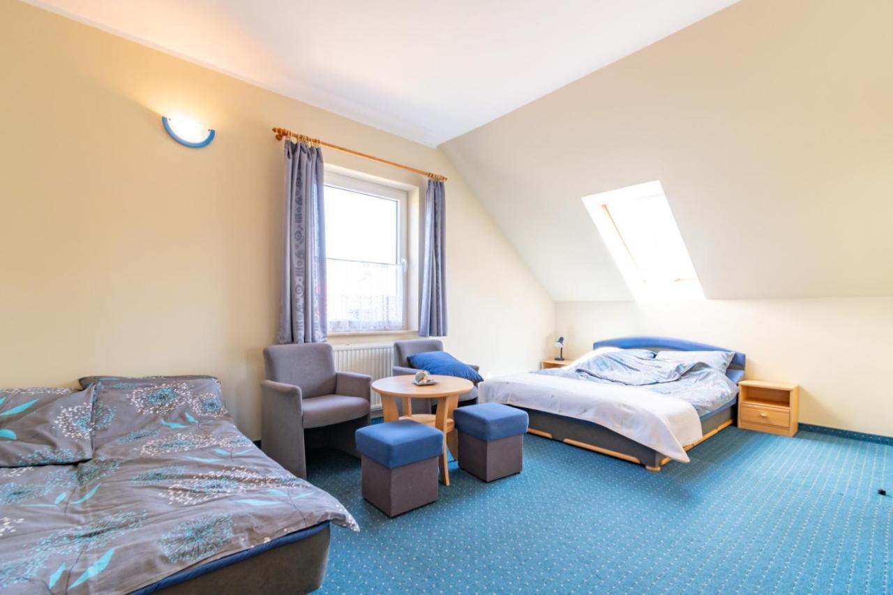 Hotel Pod Platanem Rowy  Esterno foto