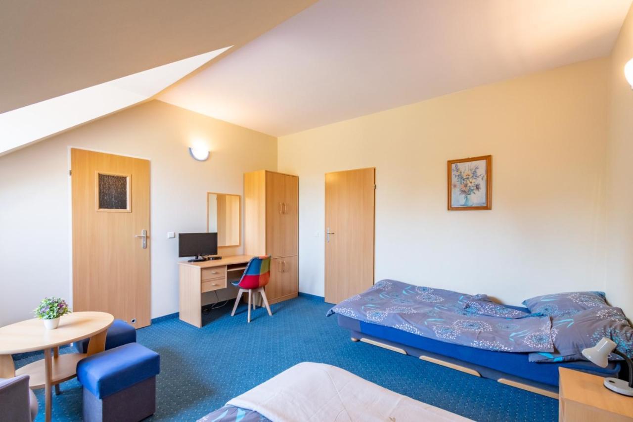 Hotel Pod Platanem Rowy  Esterno foto