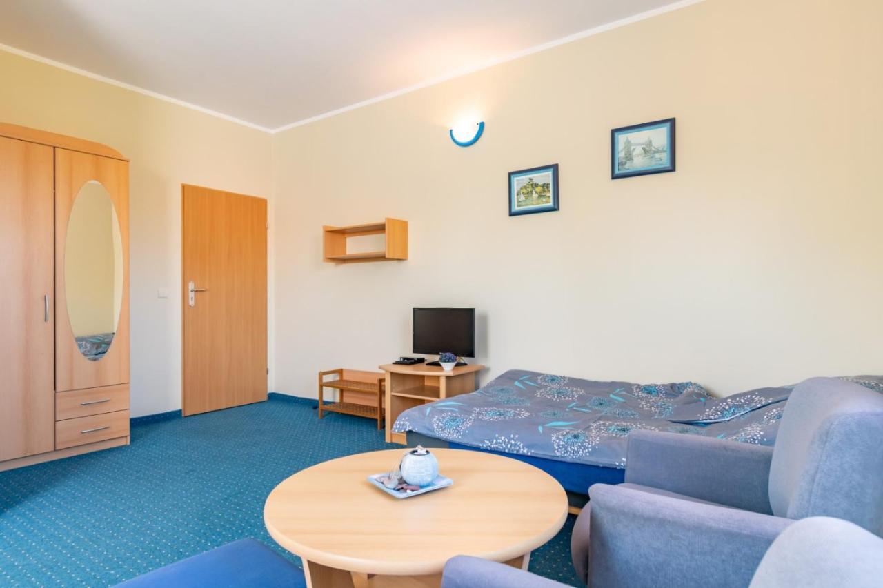 Hotel Pod Platanem Rowy  Esterno foto