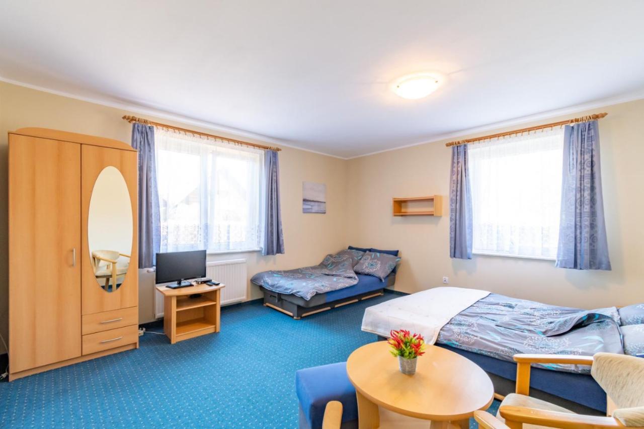 Hotel Pod Platanem Rowy  Esterno foto