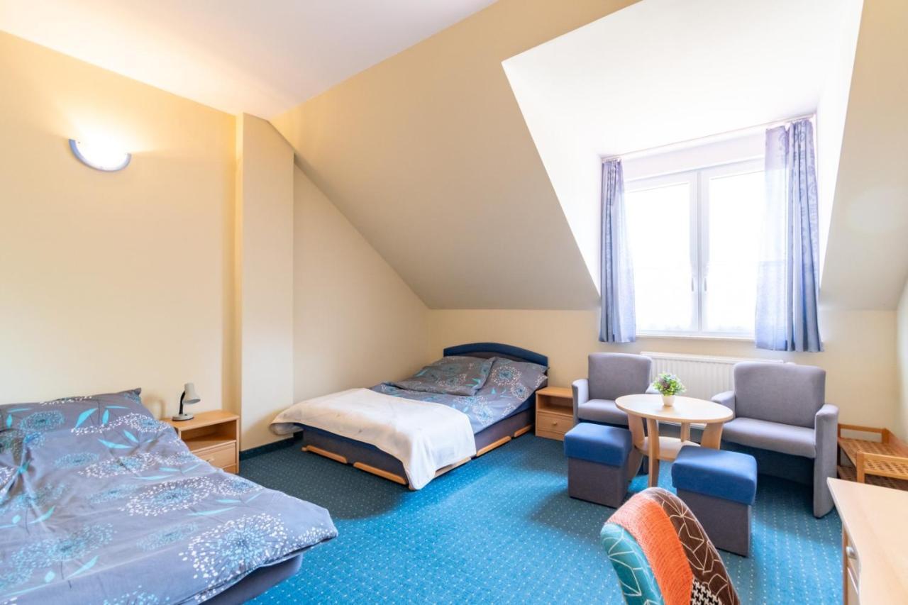 Hotel Pod Platanem Rowy  Esterno foto